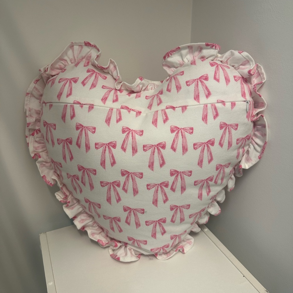 Valentines Day Pink Bow Heart Pillow 🎀